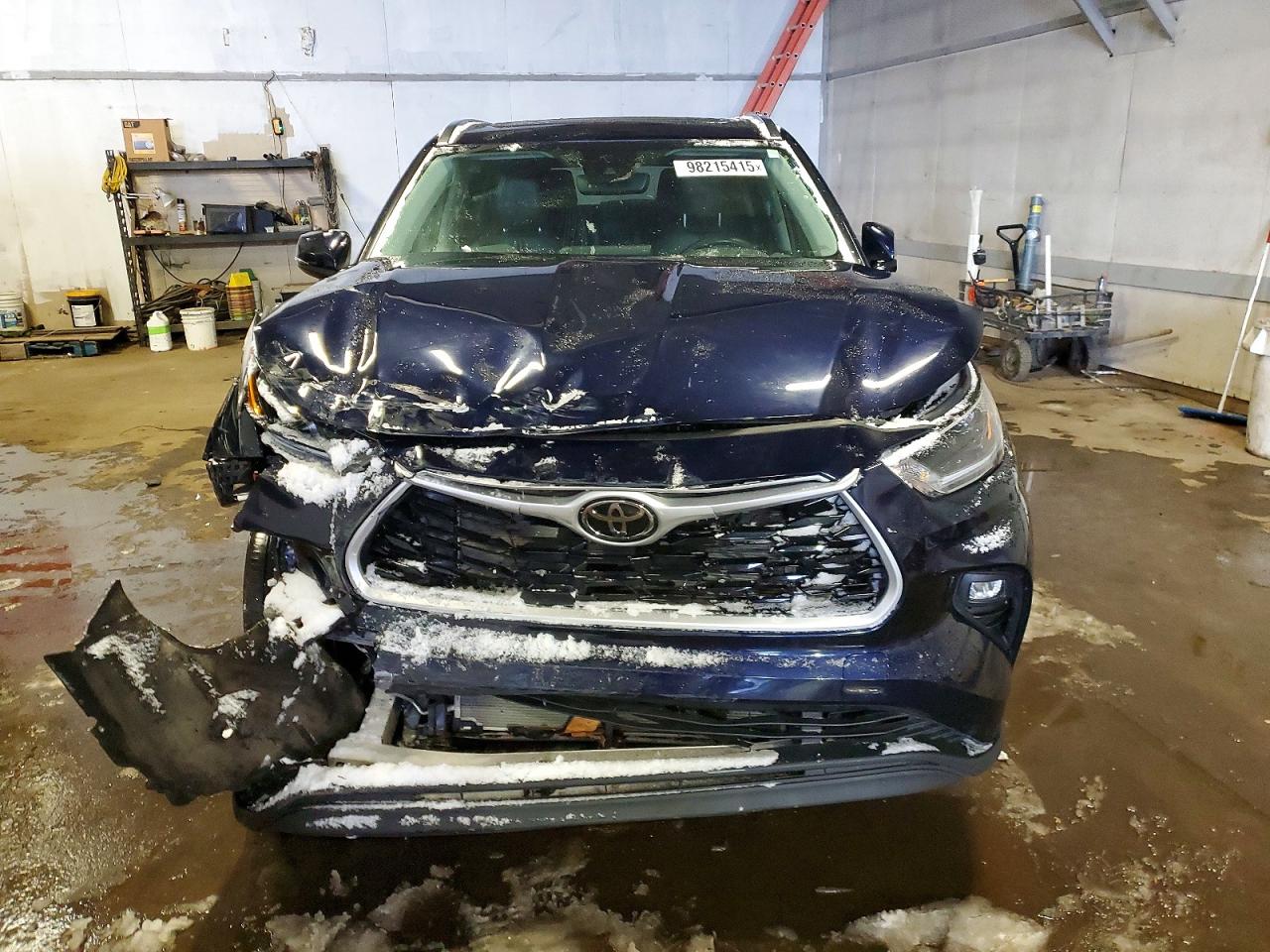 2021 TOYOTA HIGHLANDER XLE photo 5