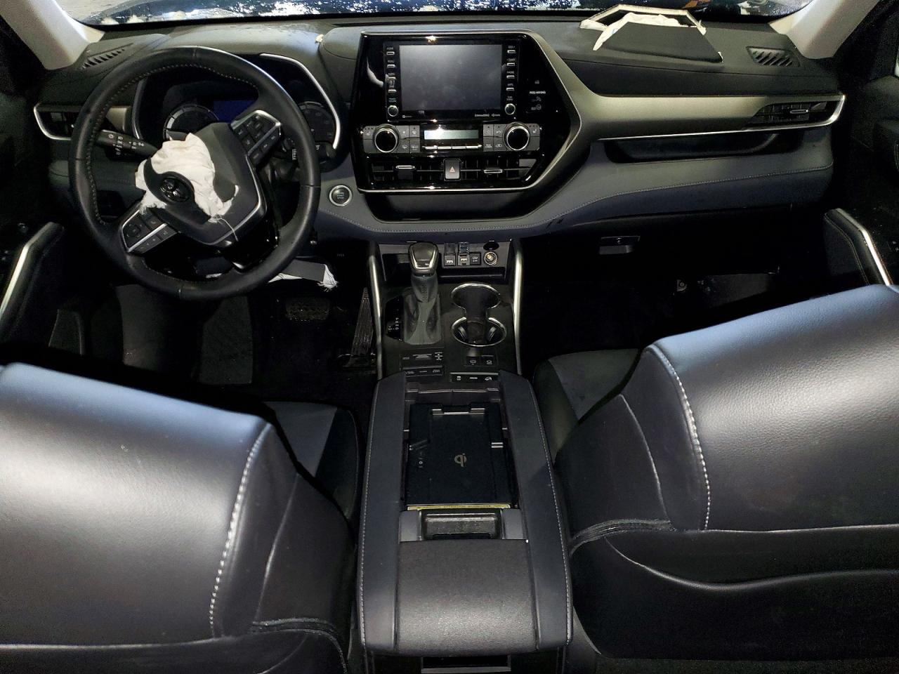 2021 TOYOTA HIGHLANDER XLE photo 8