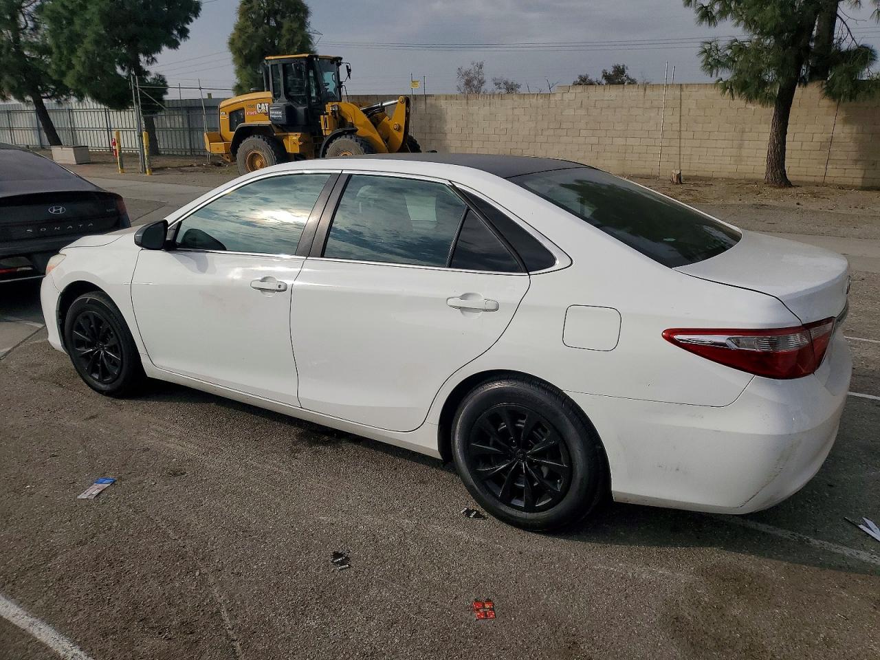 2017 TOYOTA CAMRY LE photo 2