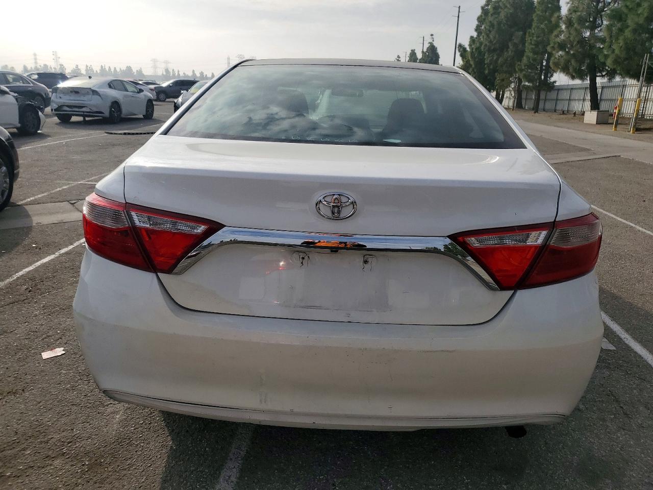 2017 TOYOTA CAMRY LE photo 6