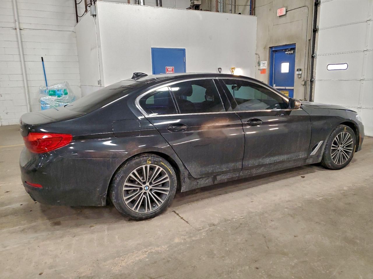2019 BMW 530 XI photo 3
