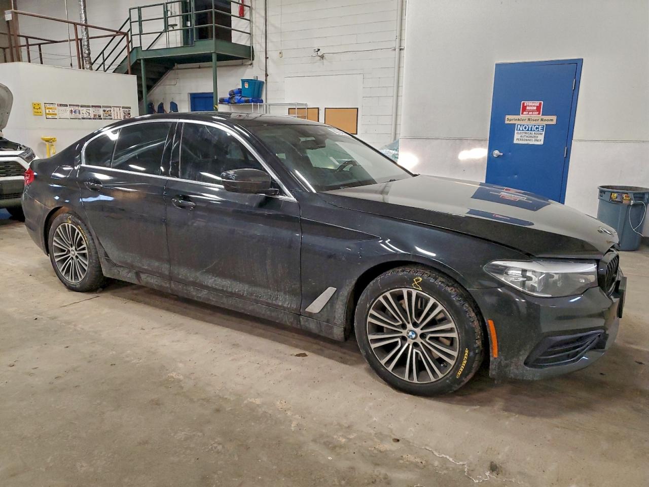 2019 BMW 530 XI photo 4