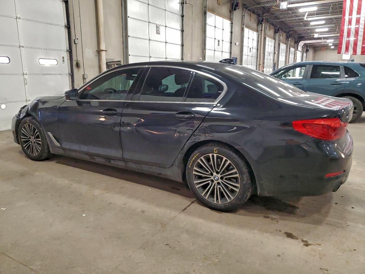 2019 BMW 530 XI photo 2
