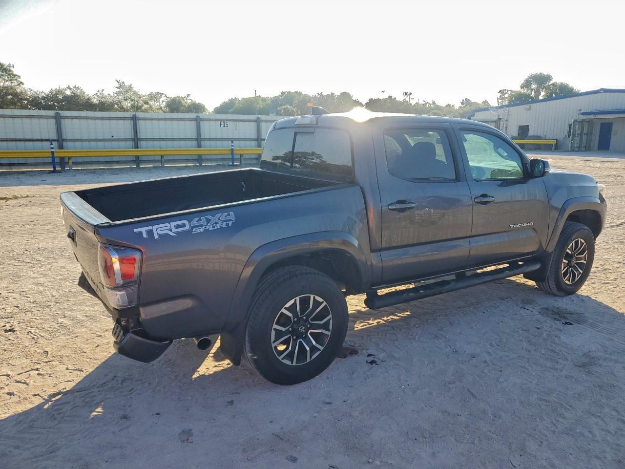2021 TOYOTA TACOMA DOUBLE CAB photo 3