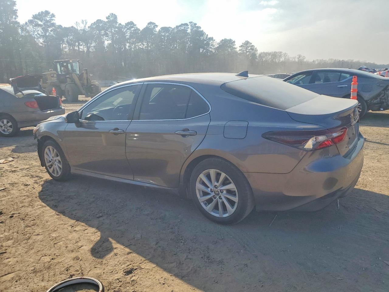2022 TOYOTA CAMRY LE photo 2