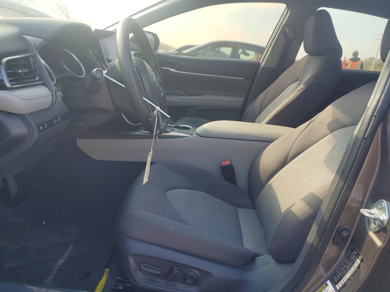 2022 TOYOTA CAMRY LE photo 7