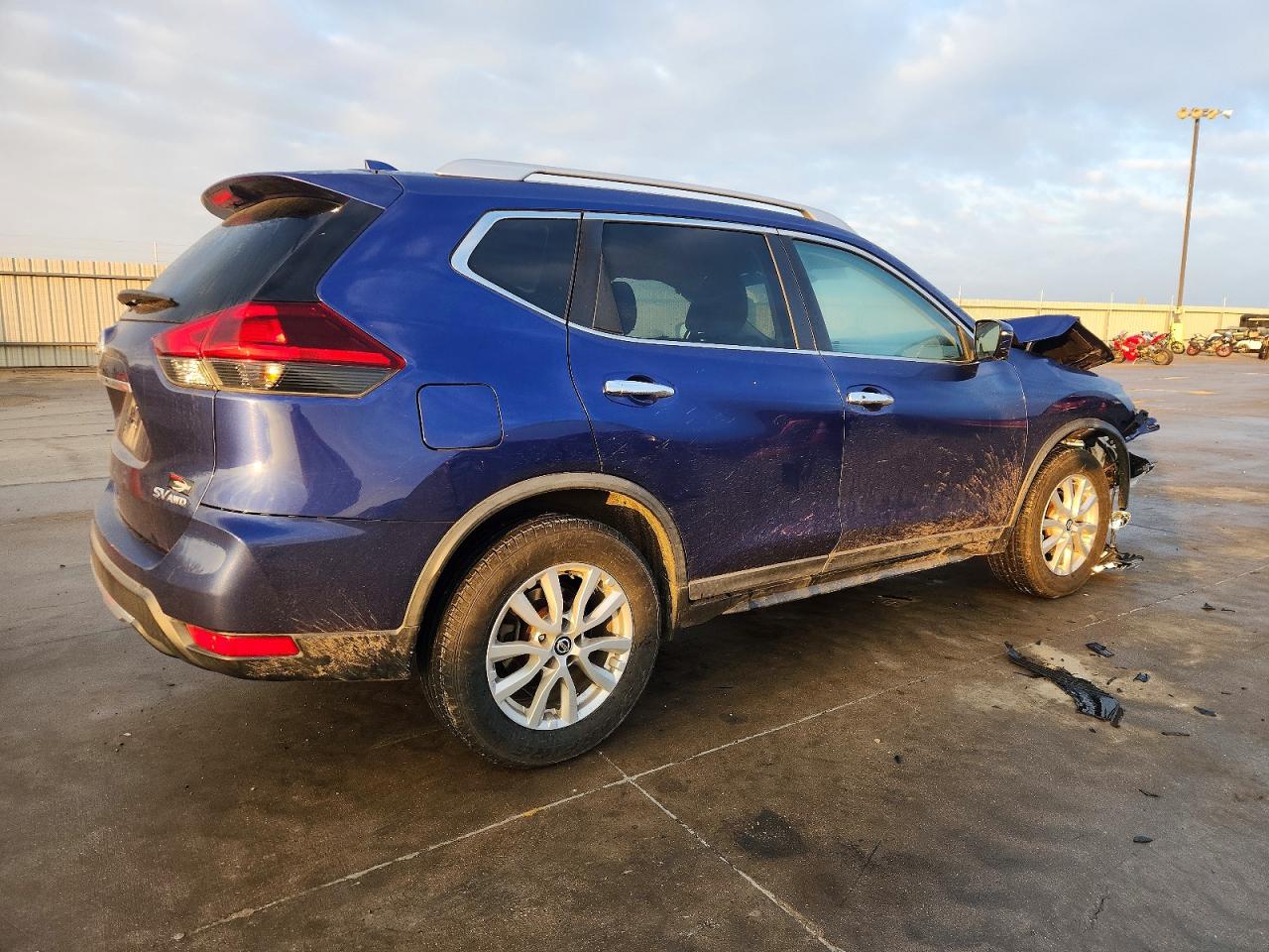 2018 NISSAN ROGUE S photo 3