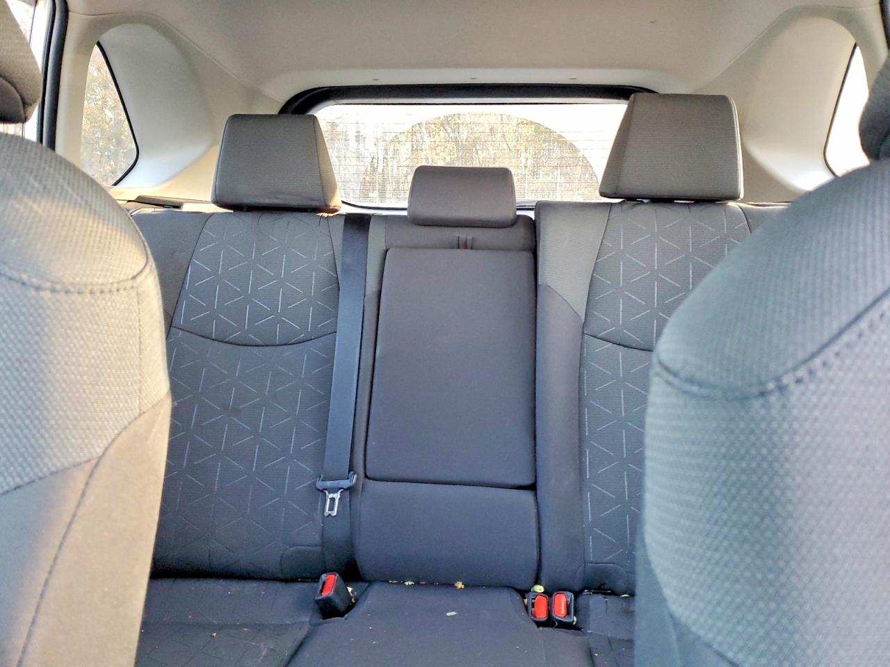 2021 TOYOTA RAV4 XLE photo 19