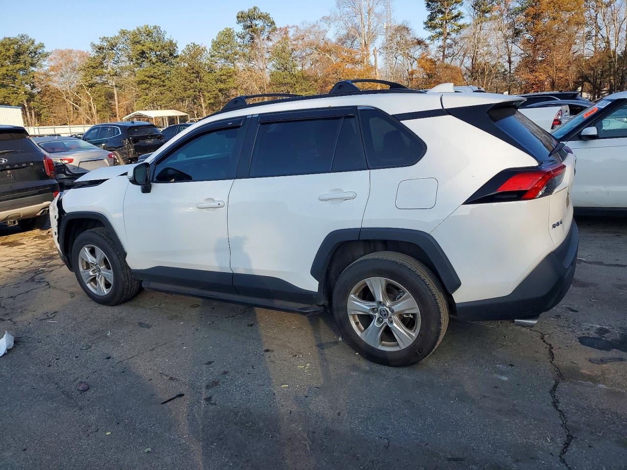 2021 TOYOTA RAV4 XLE photo 3