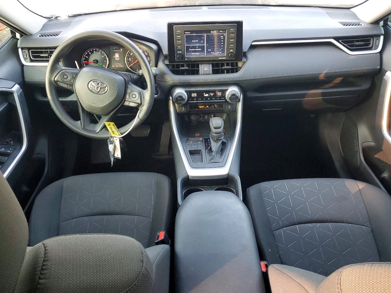 2021 TOYOTA RAV4 XLE photo 15