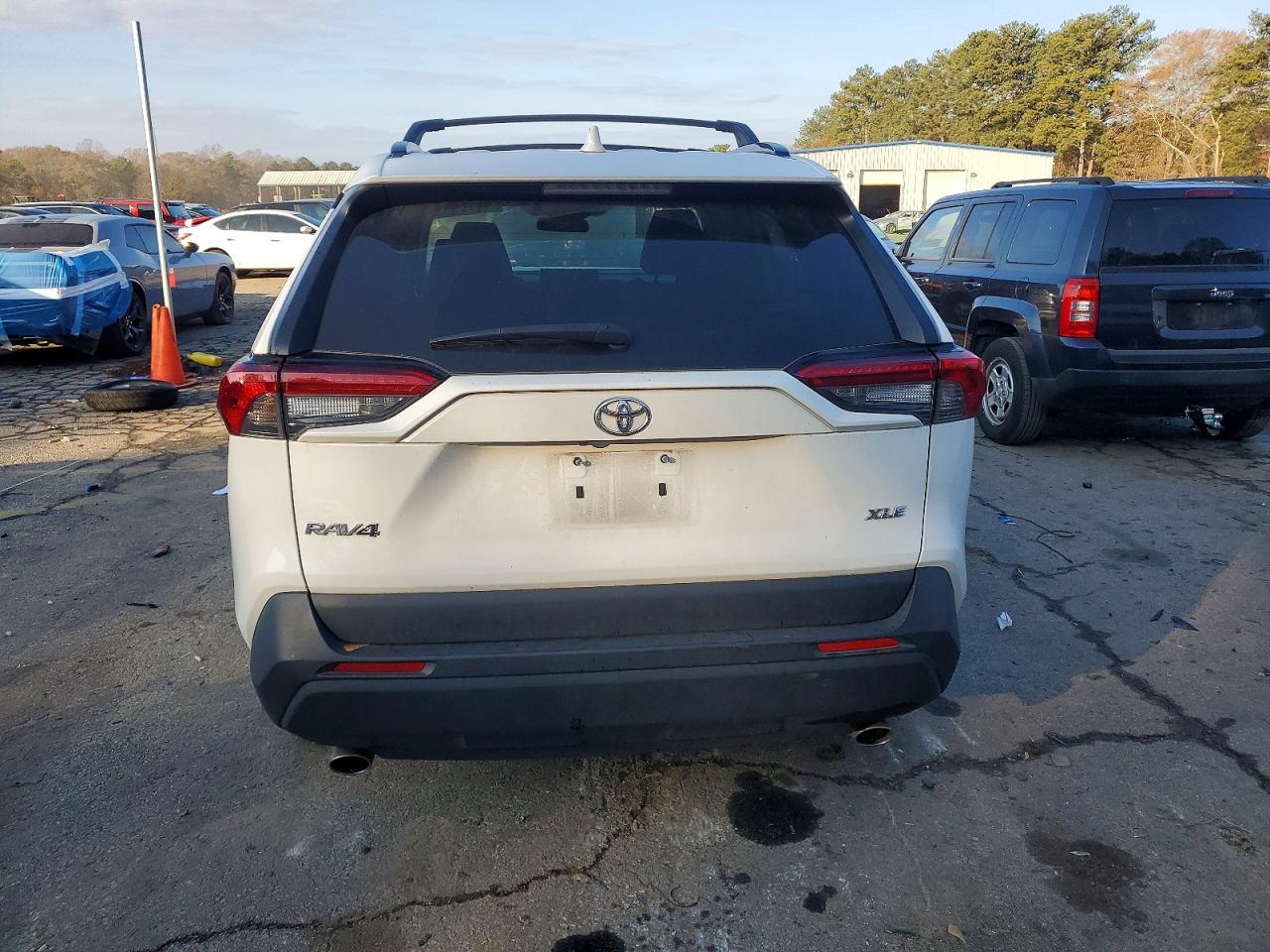 2021 TOYOTA RAV4 XLE photo 11