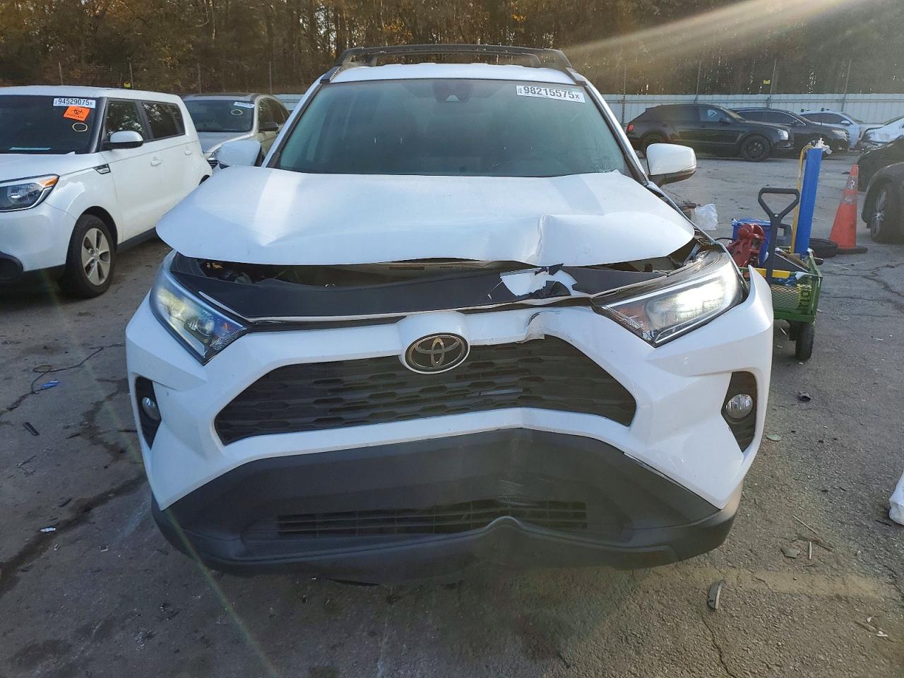 2021 TOYOTA RAV4 XLE photo 9
