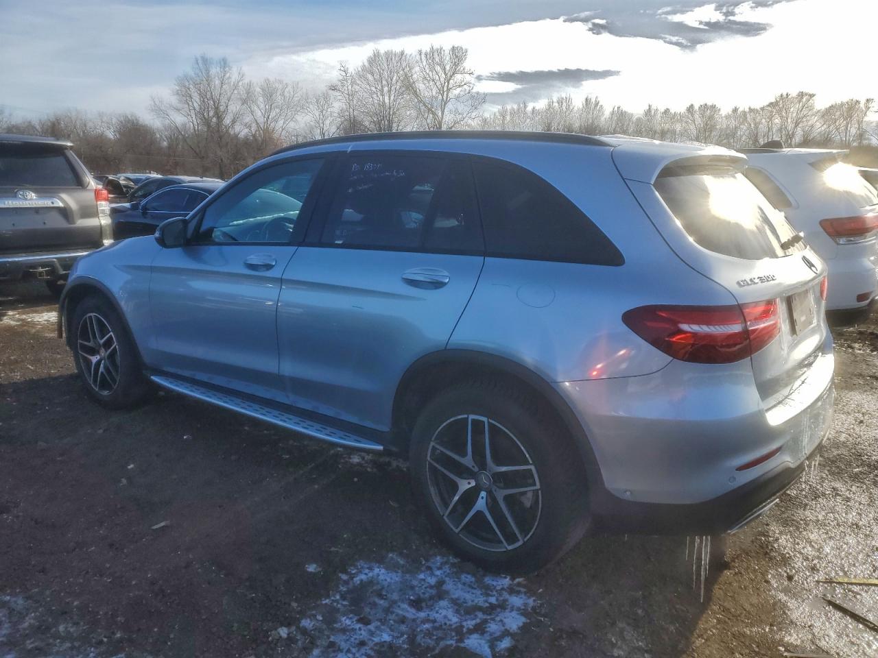2017 MERCEDES-BENZ GLC 300 4MATIC photo 3