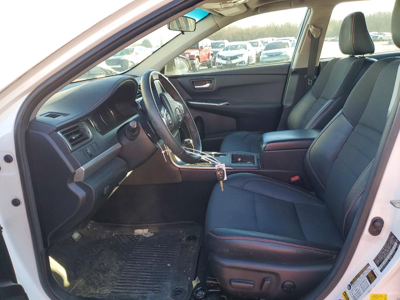 2017 TOYOTA CAMRY LE photo 7