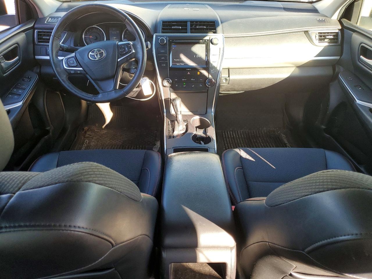 2017 TOYOTA CAMRY LE photo 8