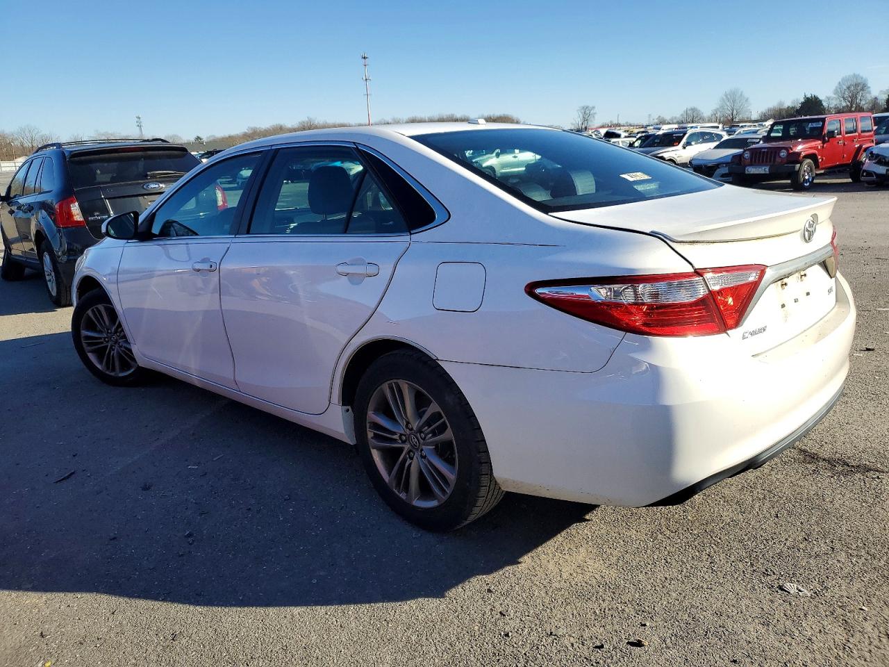 2017 TOYOTA CAMRY LE photo 2