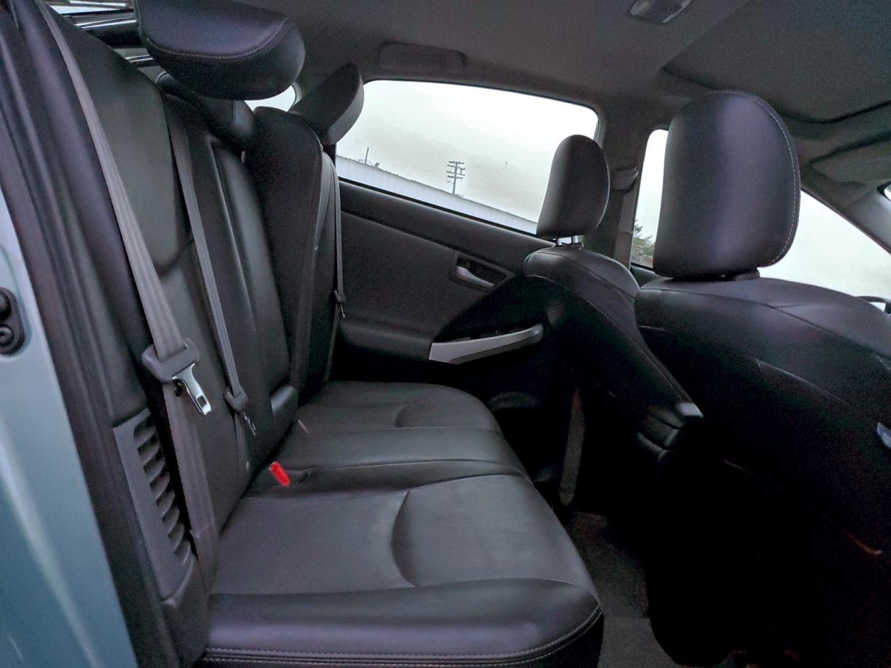2014 TOYOTA PRIUS photo 10