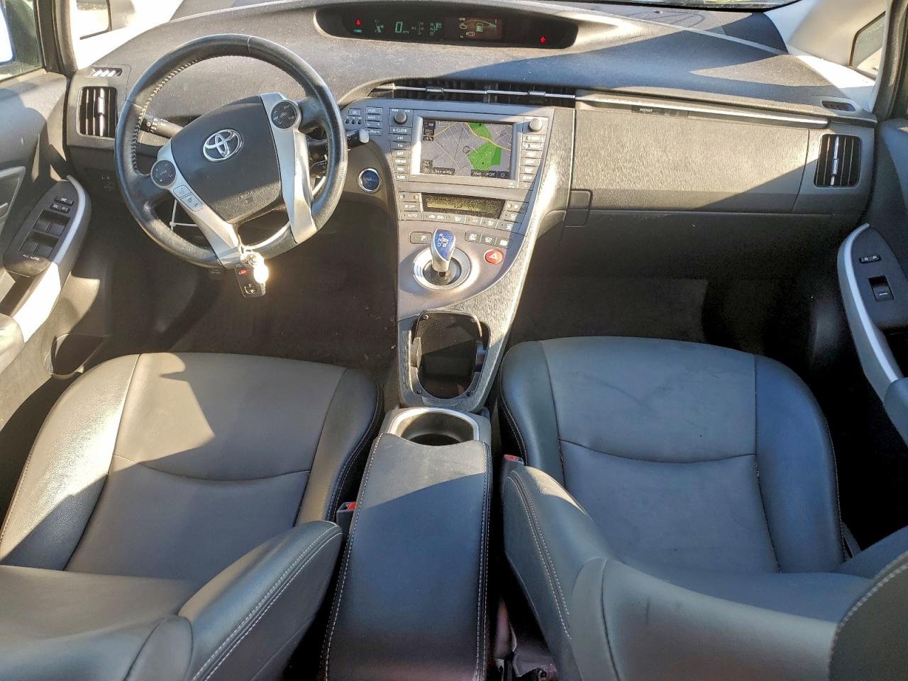 2014 TOYOTA PRIUS photo 8
