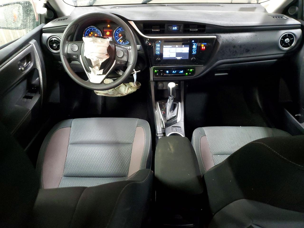 2018 TOYOTA COROLLA LE photo 8