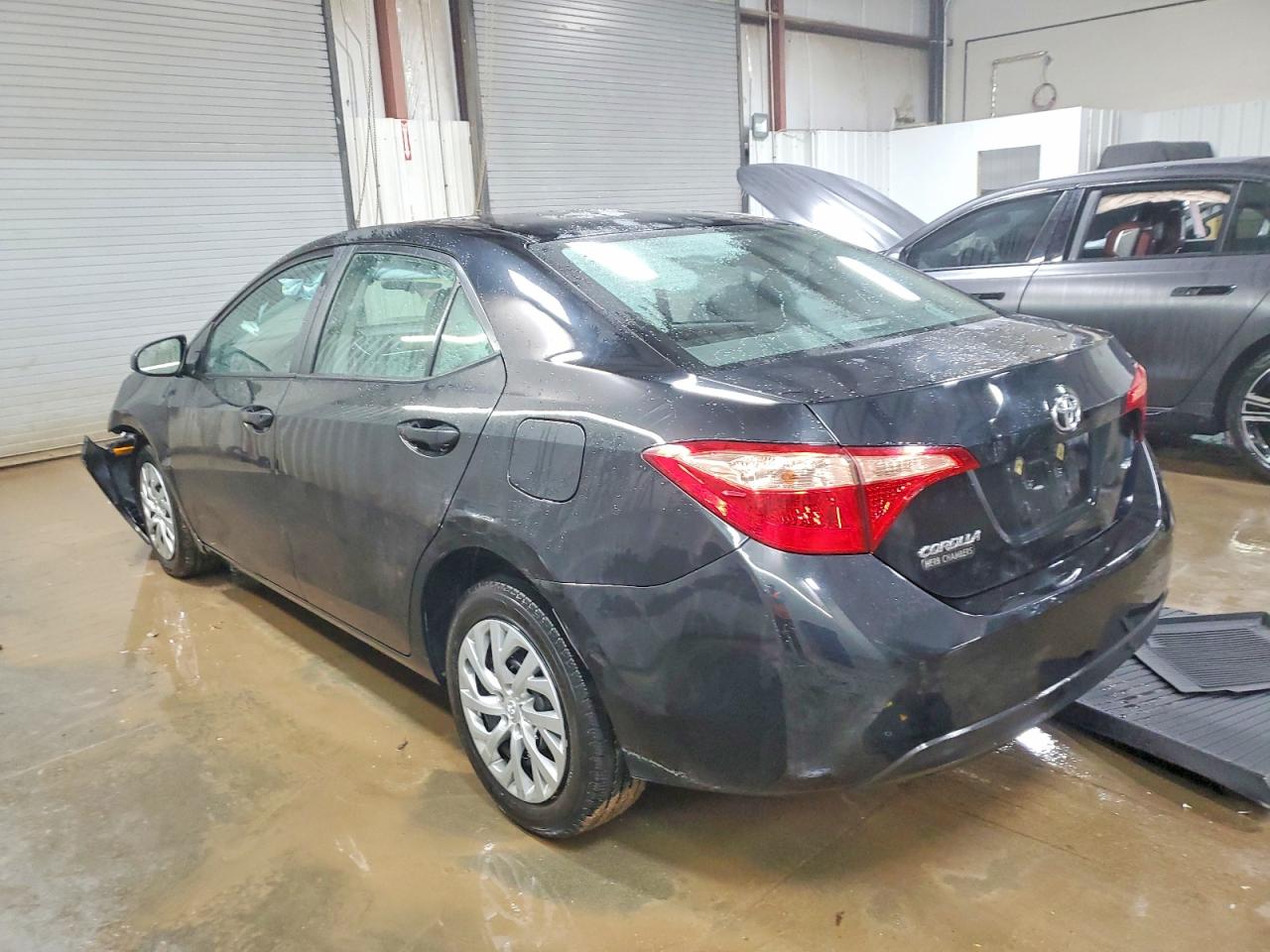 2018 TOYOTA COROLLA LE photo 2