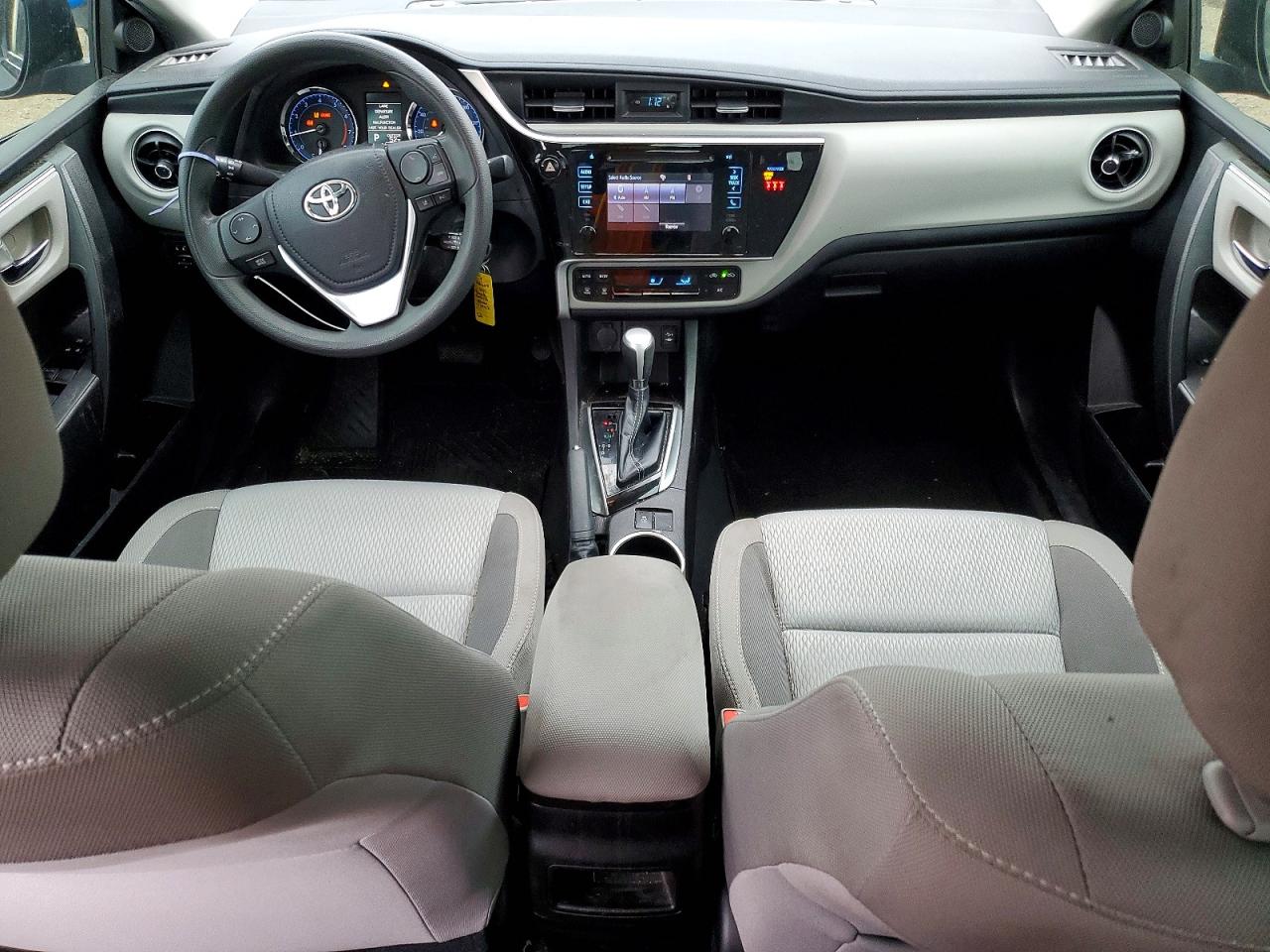 2019 TOYOTA COROLLA L photo 8