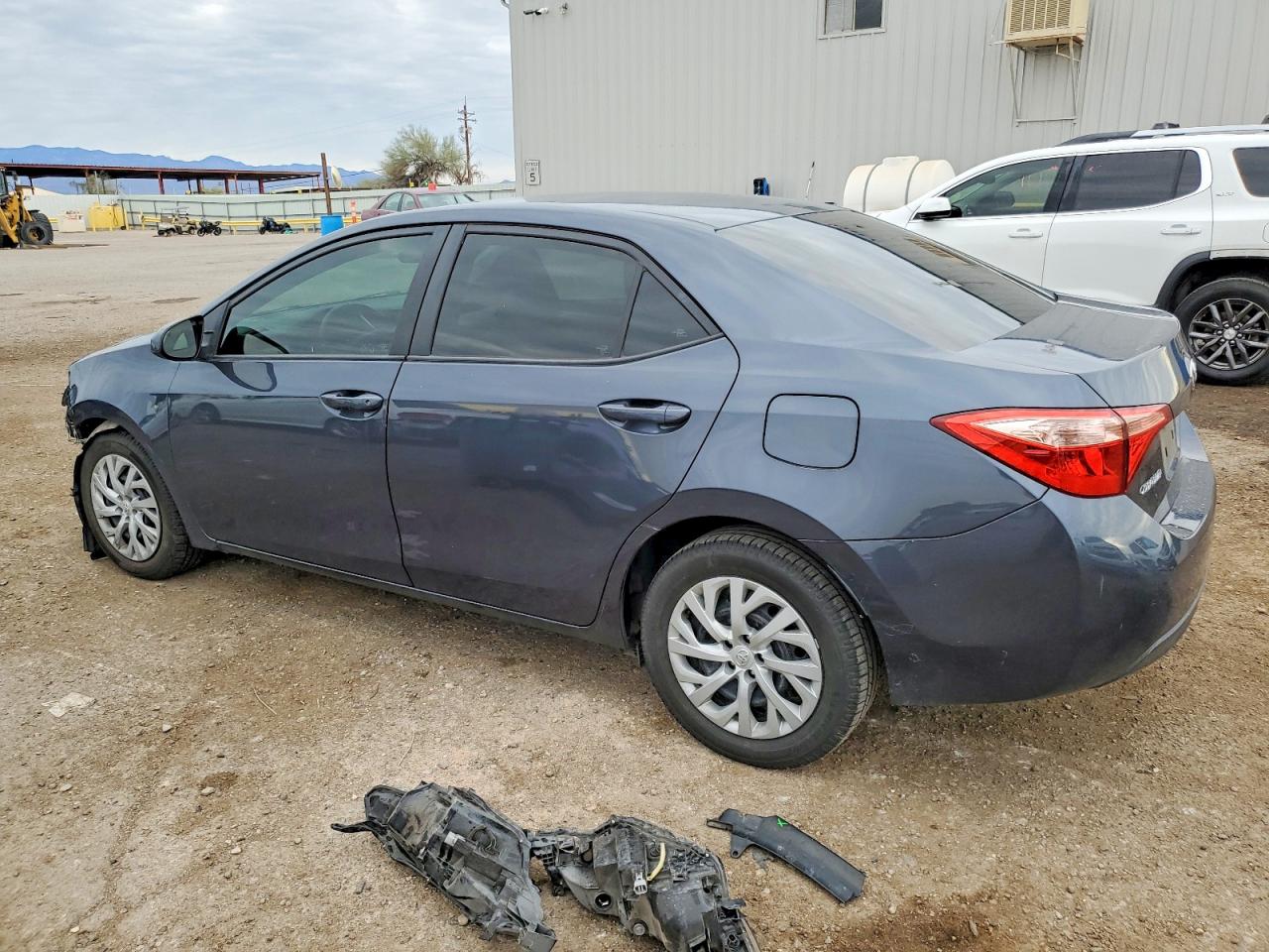2019 TOYOTA COROLLA L photo 2