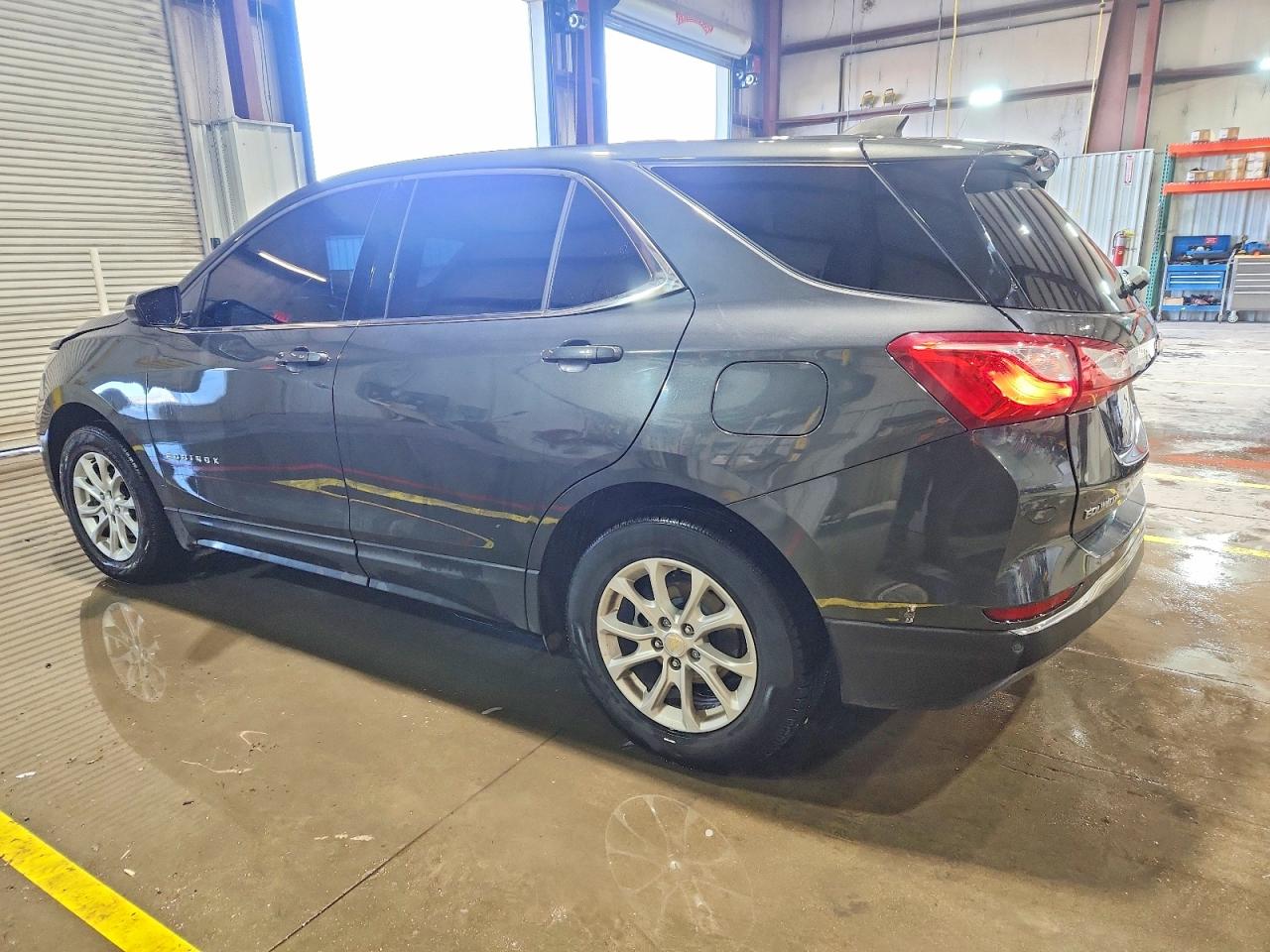 2018 CHEVROLET EQUINOX LT photo 2
