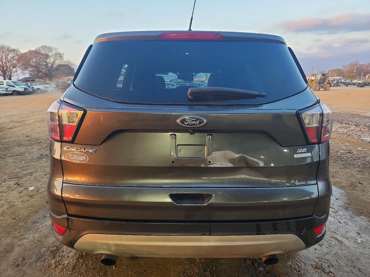 2017 FORD ESCAPE SE photo 6