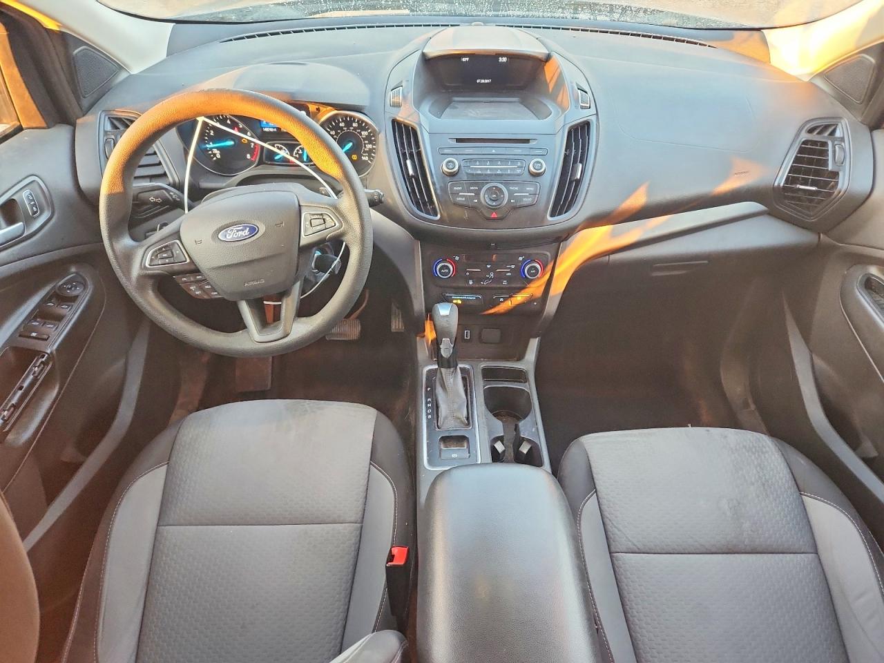 2017 FORD ESCAPE SE photo 8