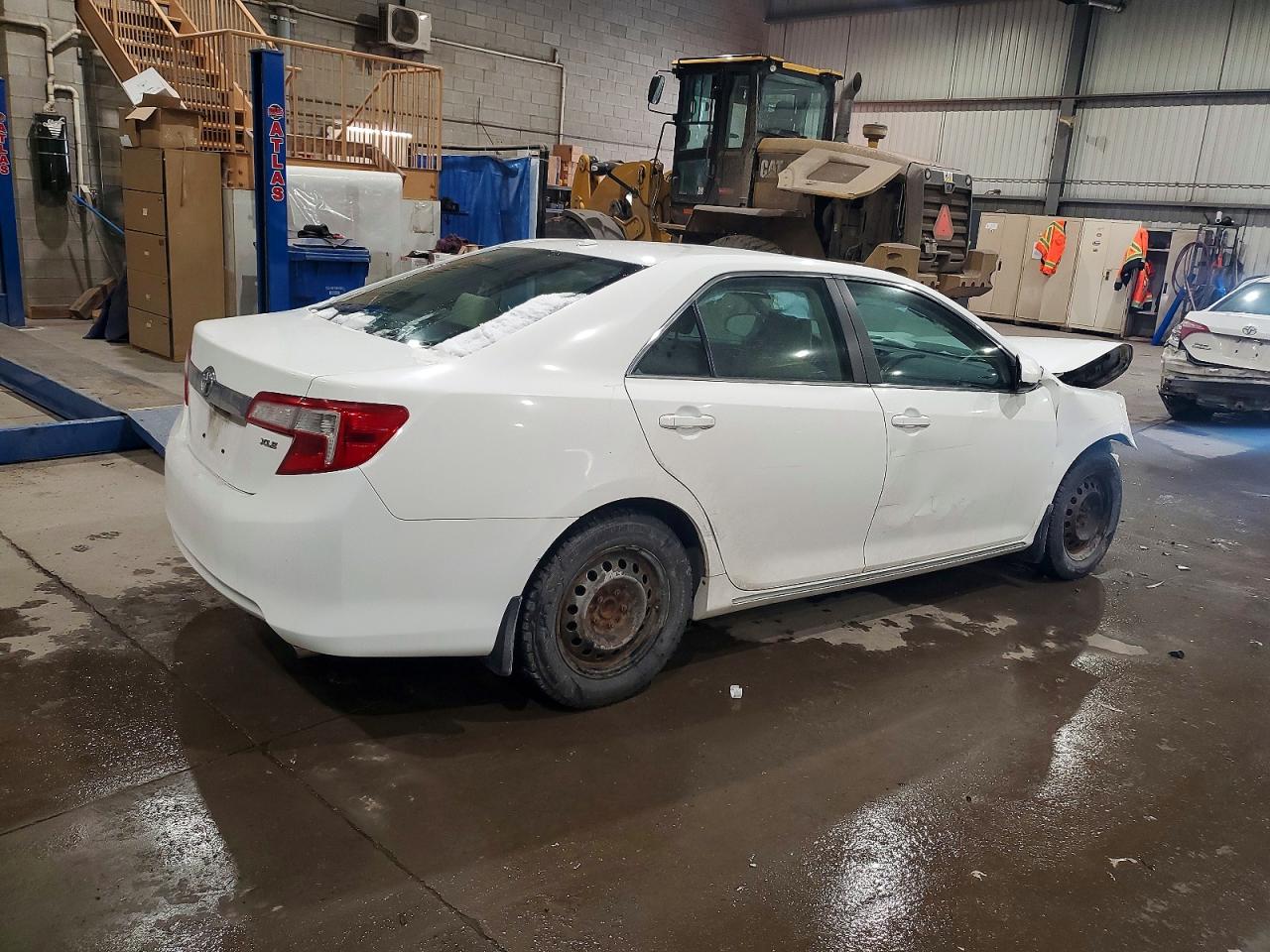 2013 TOYOTA CAMRY L photo 3