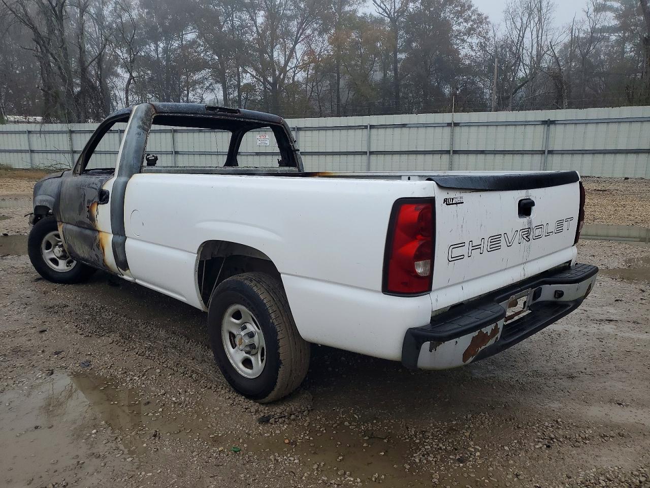 2004 CHEVROLET SILVERADO C1500 photo 2