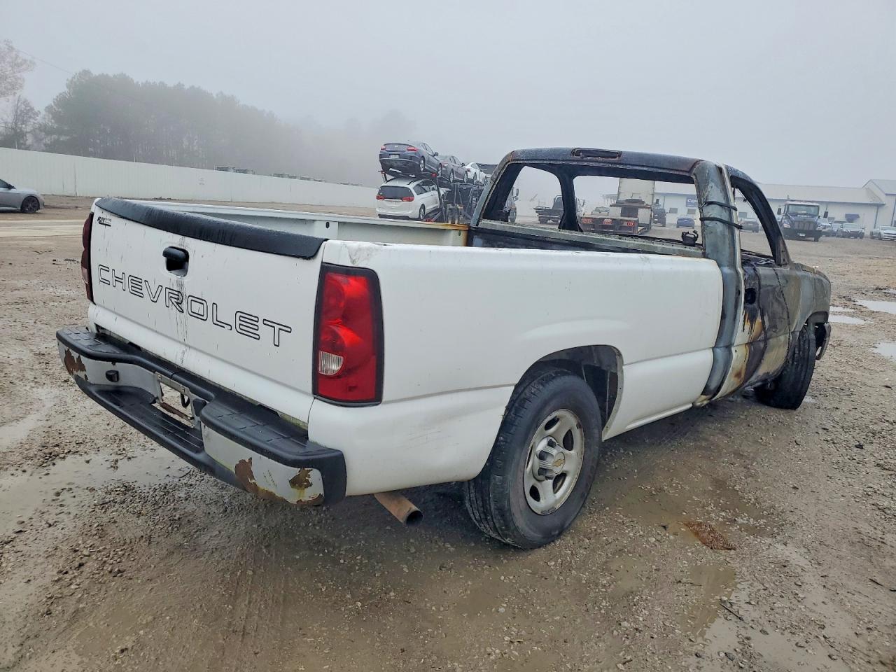 2004 CHEVROLET SILVERADO C1500 photo 3