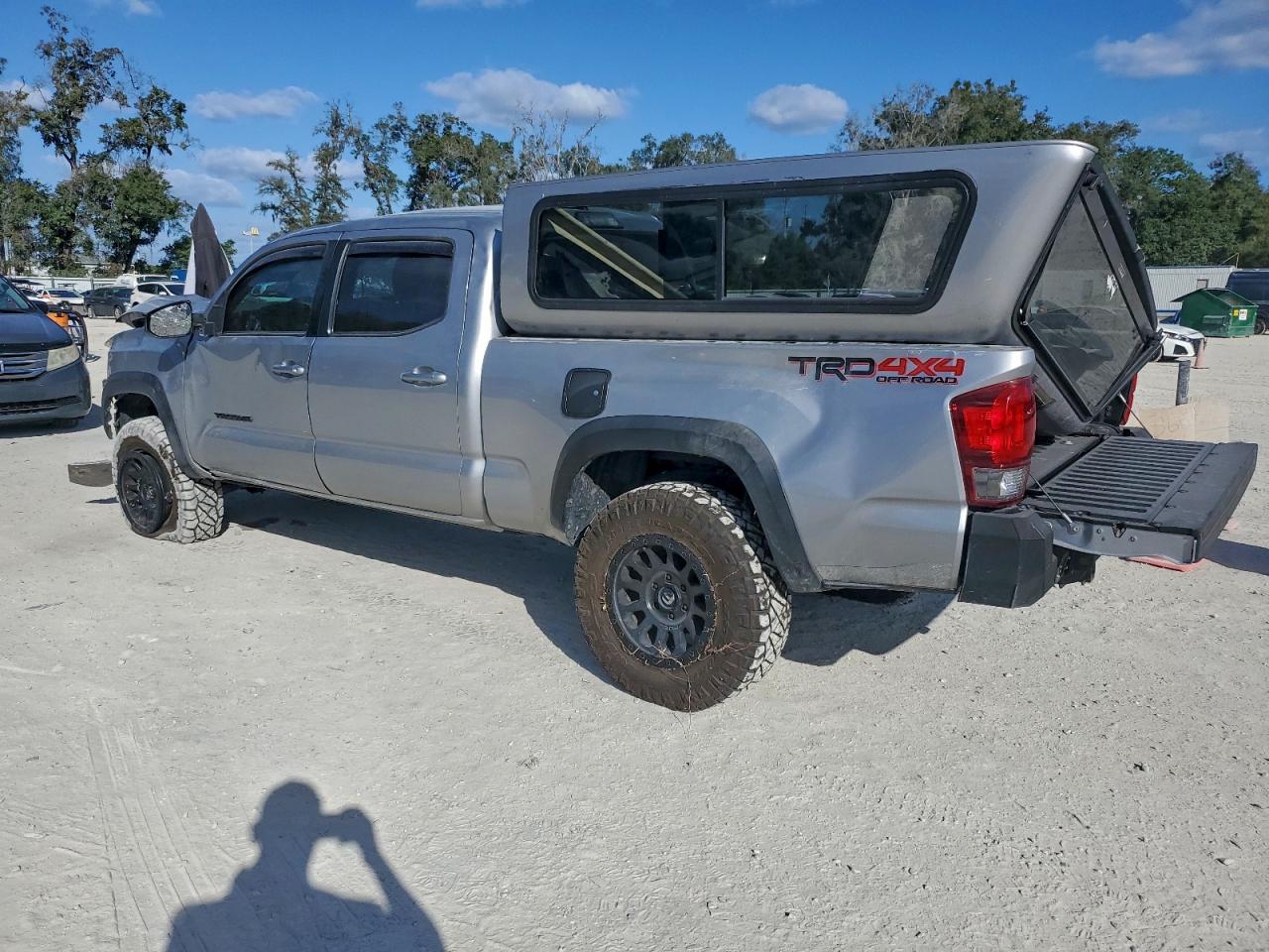 2017 TOYOTA TACOMA DOUBLE CAB photo 2