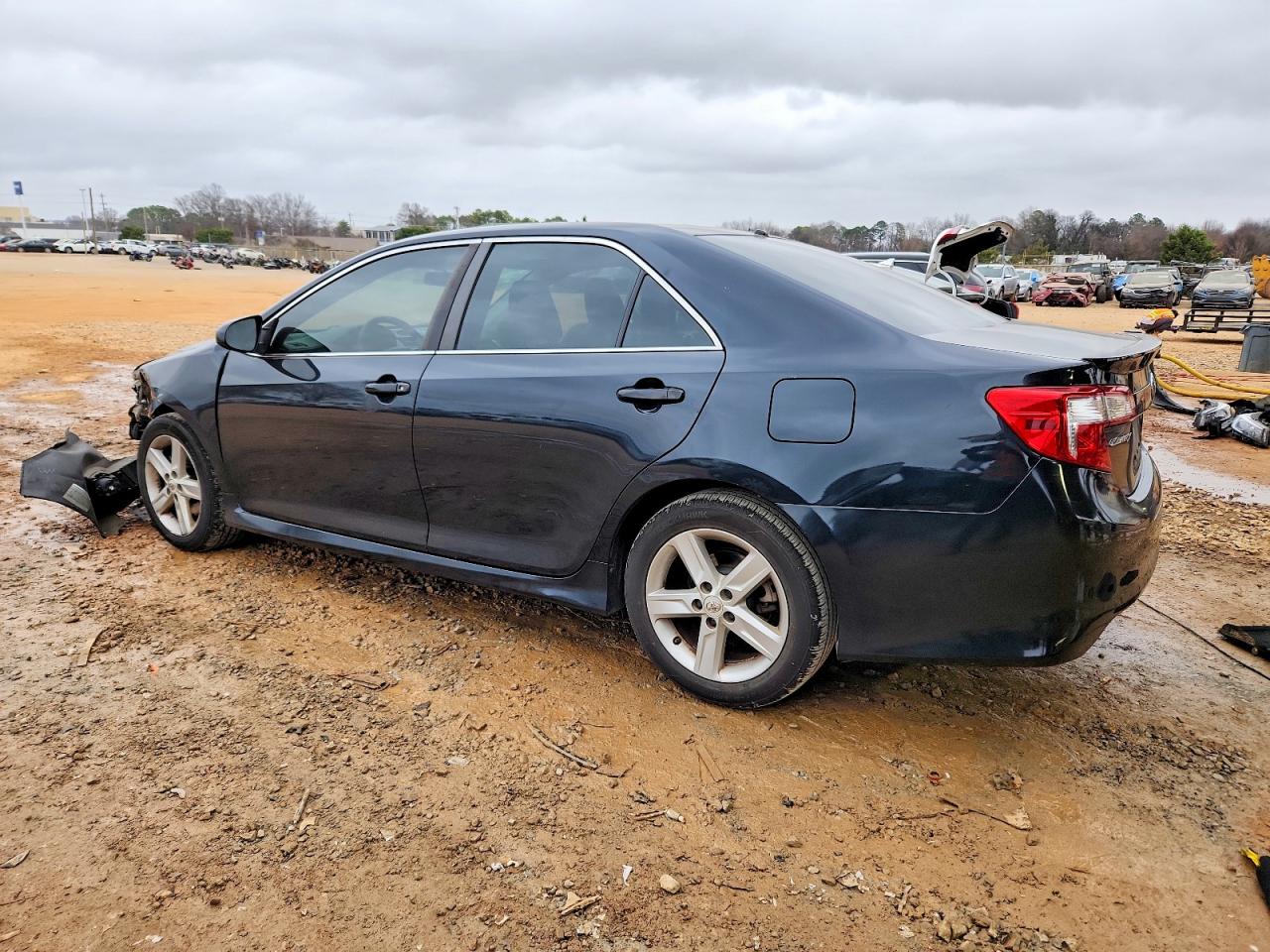 2012 TOYOTA CAMRY photo 2