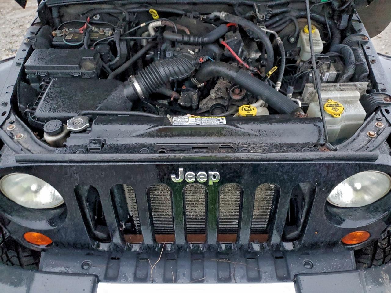 2011 JEEP WRANGLER UNLIMITED SAHARA photo 34