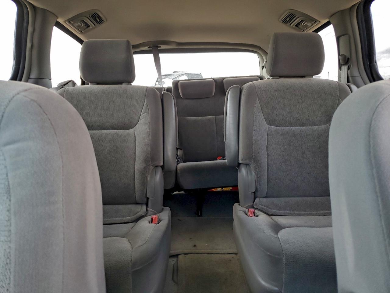 2004 TOYOTA SIENNA XLE photo 10