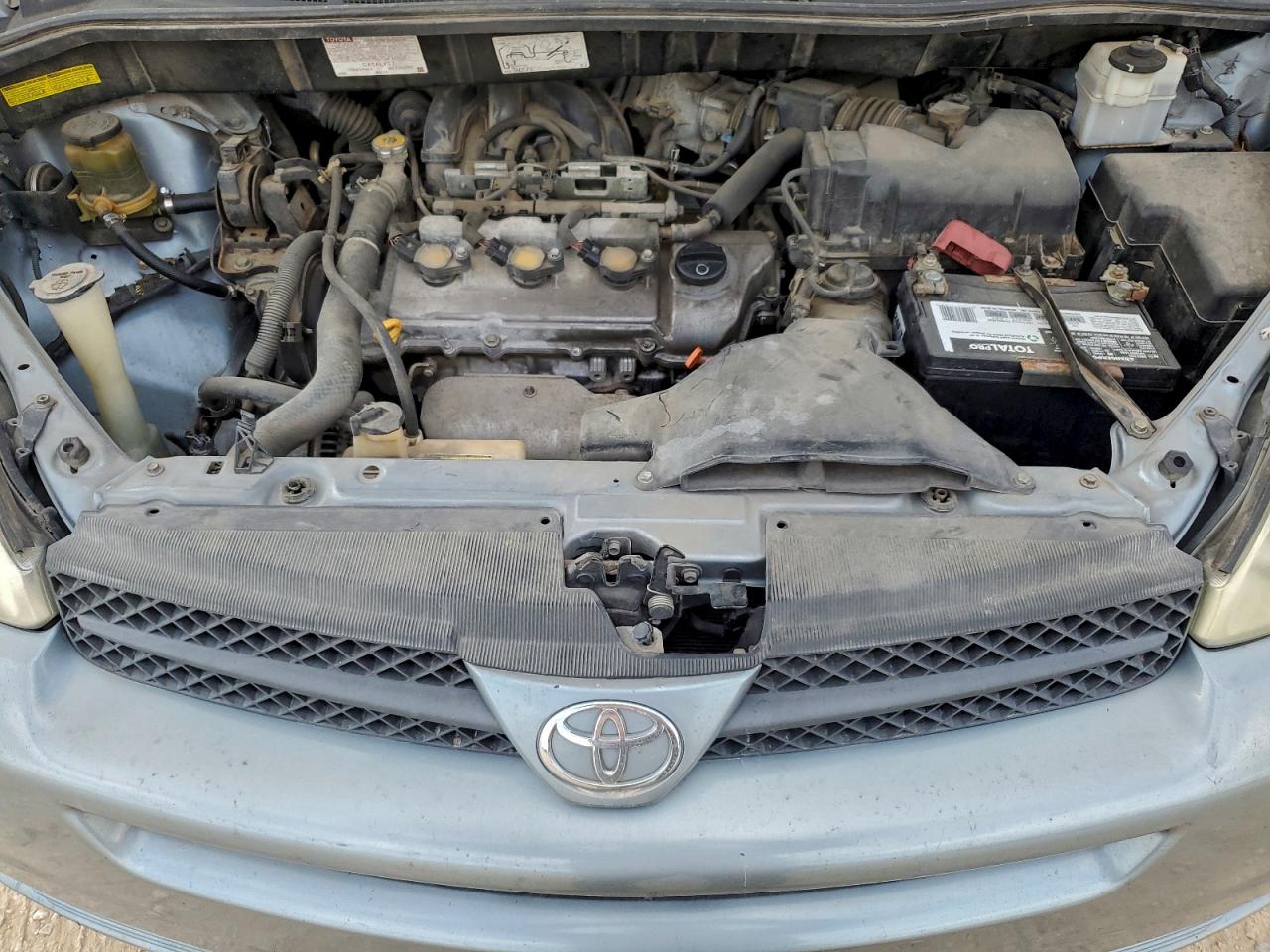 2004 TOYOTA SIENNA XLE photo 12