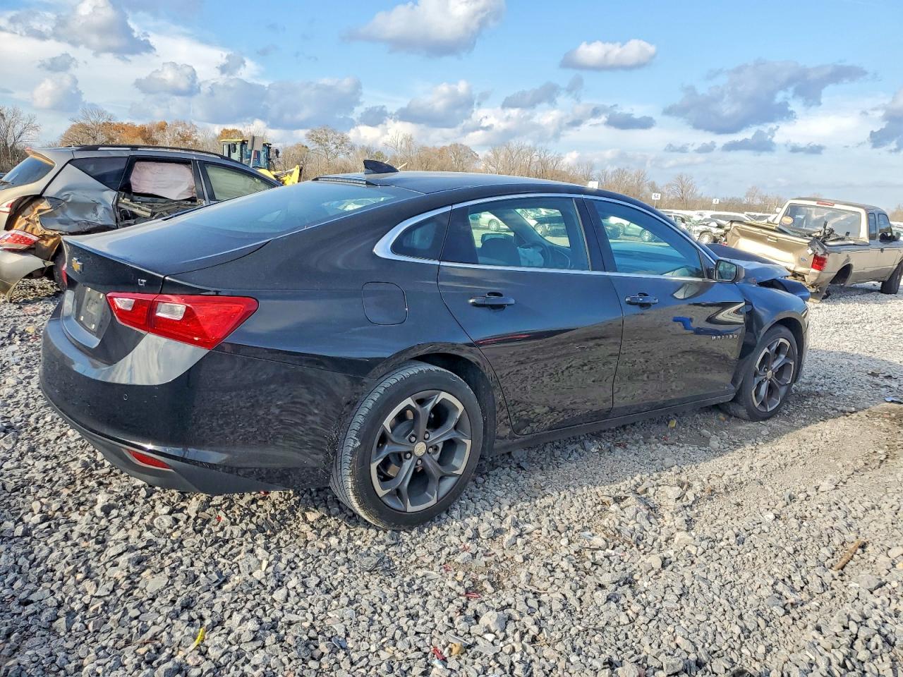 2023 CHEVROLET MALIBU LT photo 3