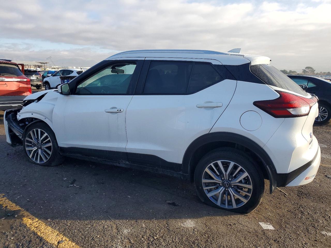 2023 NISSAN KICKS SV photo 2