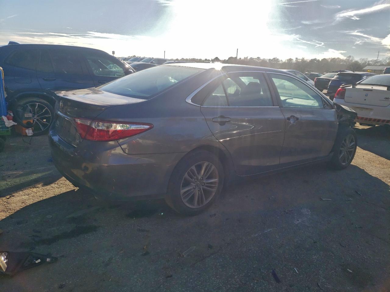 2017 TOYOTA CAMRY LE photo 3