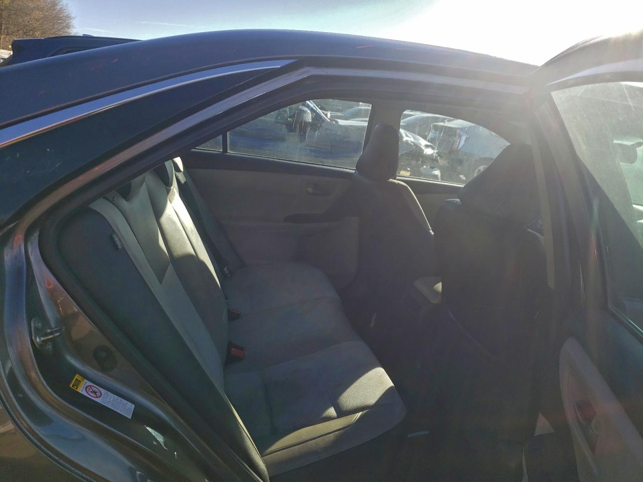 2017 TOYOTA CAMRY LE photo 10