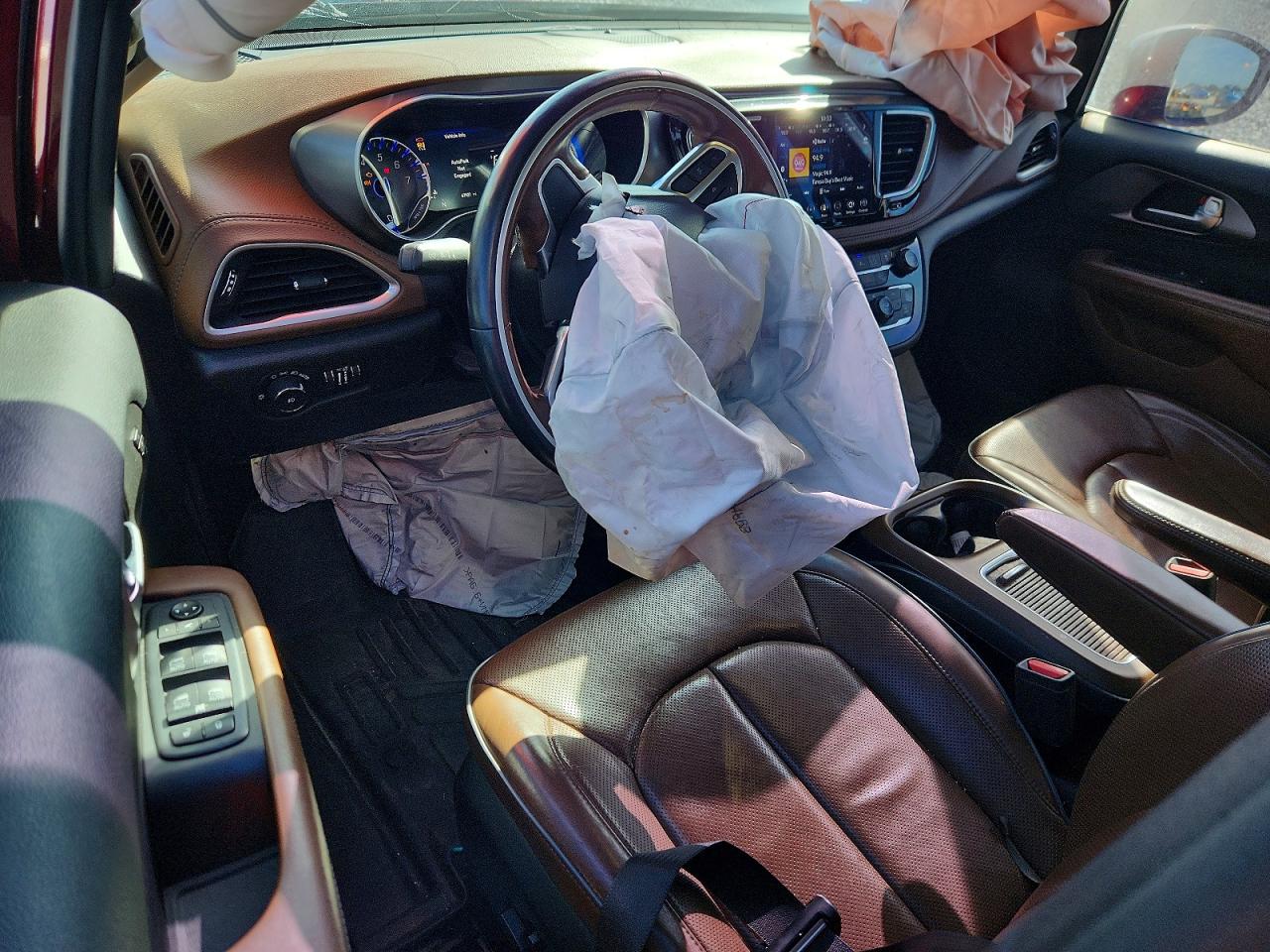 2019 CHRYSLER PACIFICA LIMITED photo 8