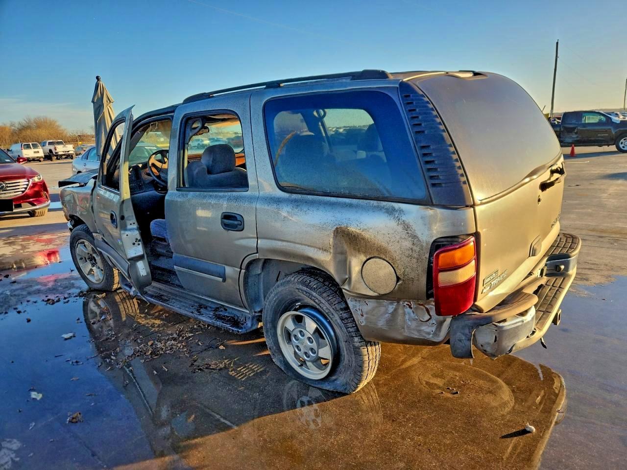 2003 CHEVROLET TAHOE C1500 photo 2