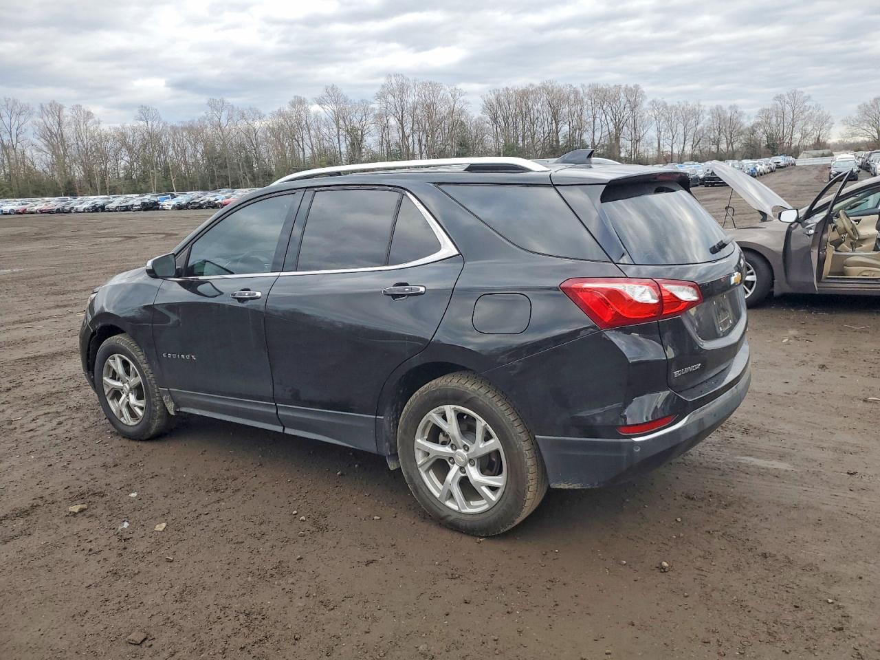 2018 CHEVROLET EQUINOX PREMIER photo 2