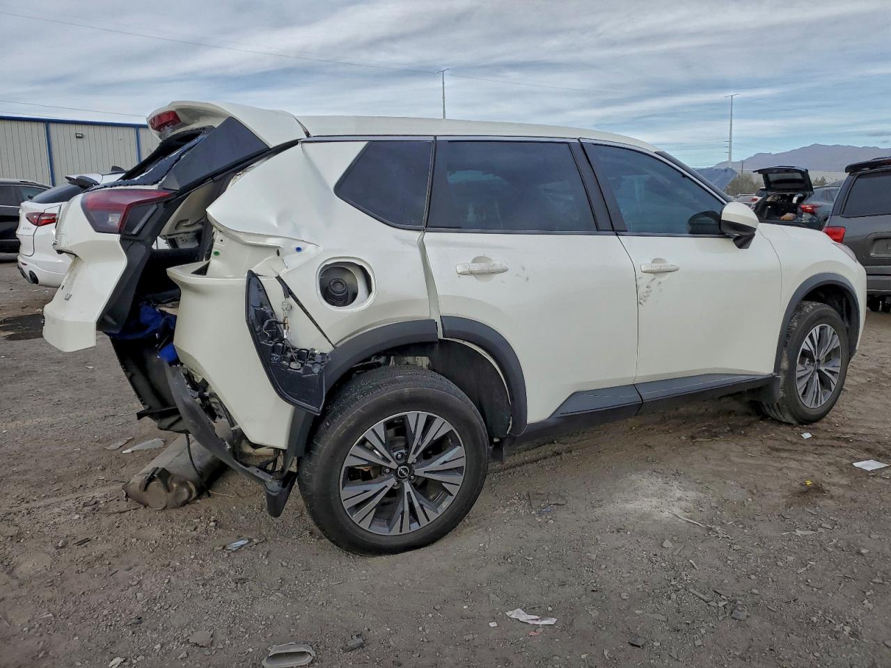 2023 NISSAN ROGUE SV photo 3
