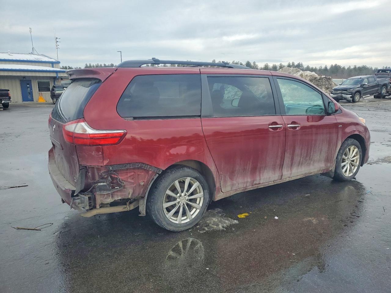2016 TOYOTA SIENNA XLE photo 3