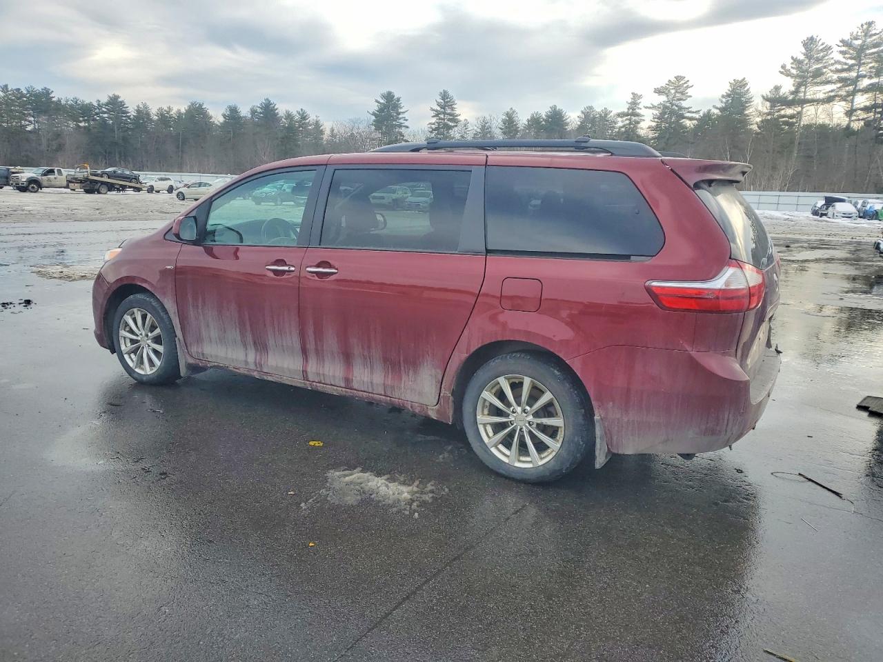 2016 TOYOTA SIENNA XLE photo 2