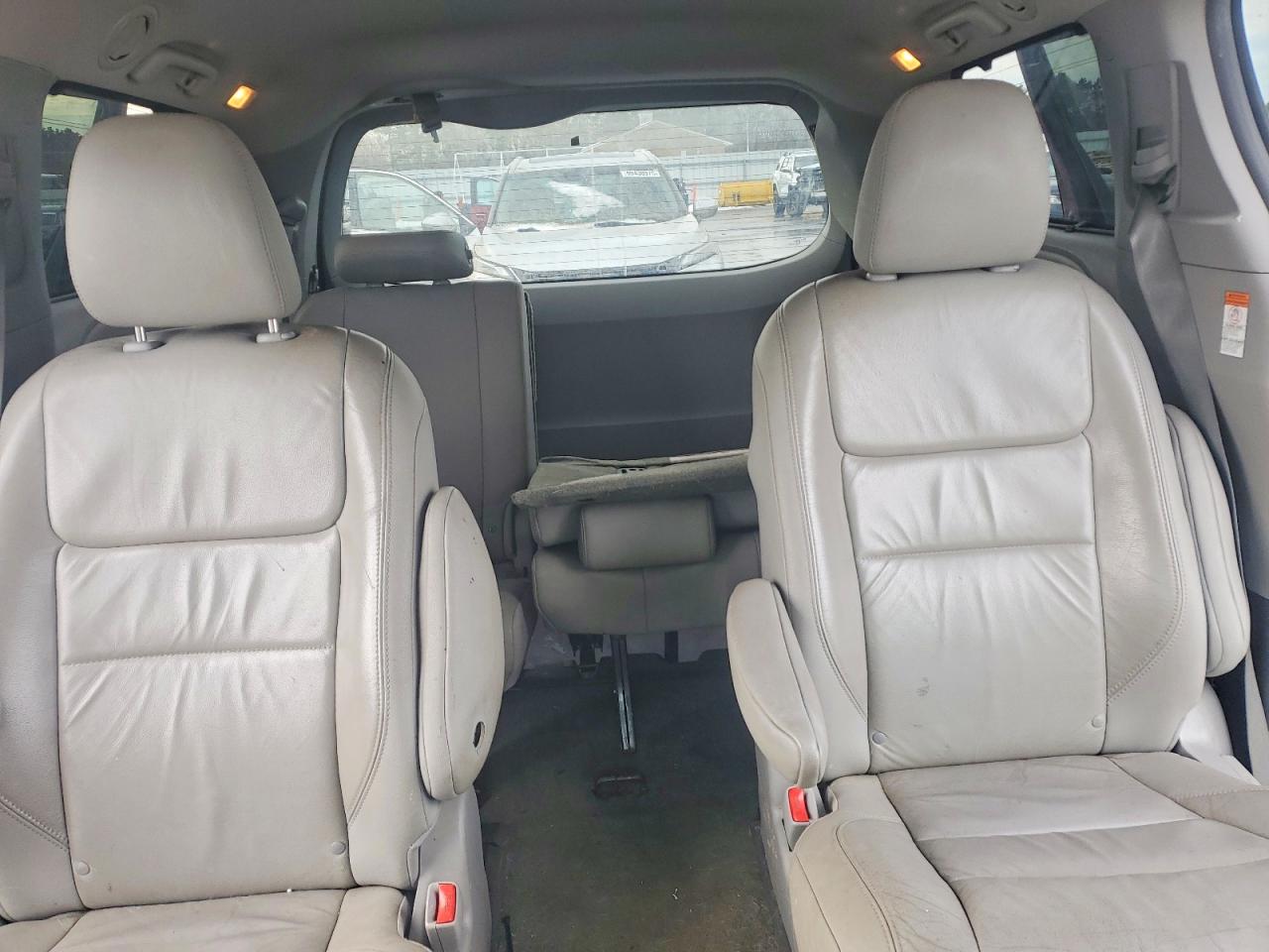 2016 TOYOTA SIENNA XLE photo 10