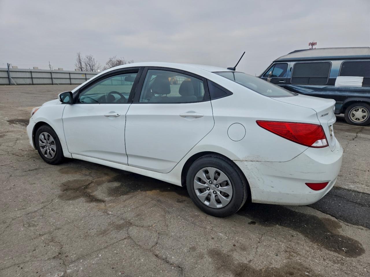 2017 HYUNDAI ACCENT SE photo 2