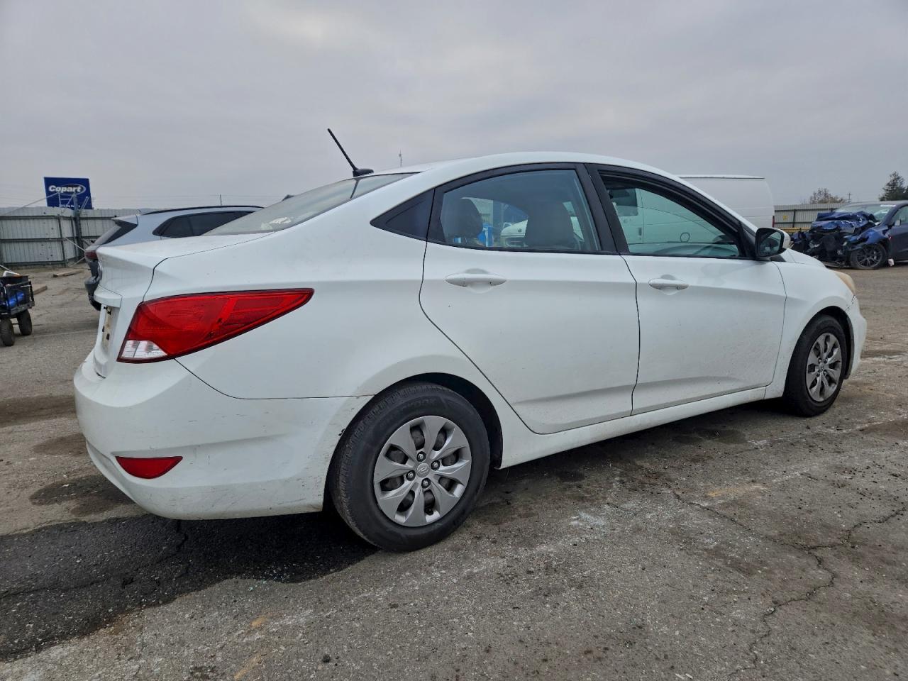 2017 HYUNDAI ACCENT SE photo 3